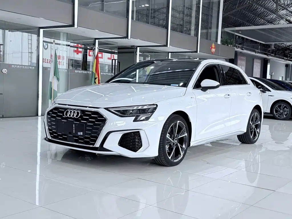 Audi A3 2022 — фото 1