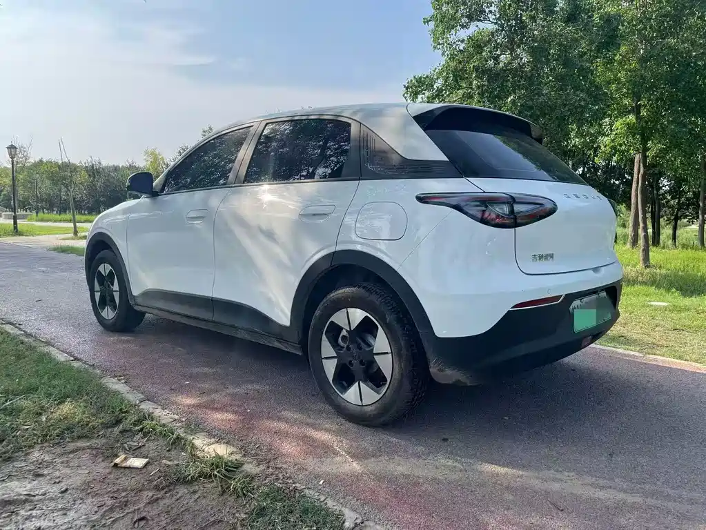 Geely Galaxy Starwish 2025 — фото 9