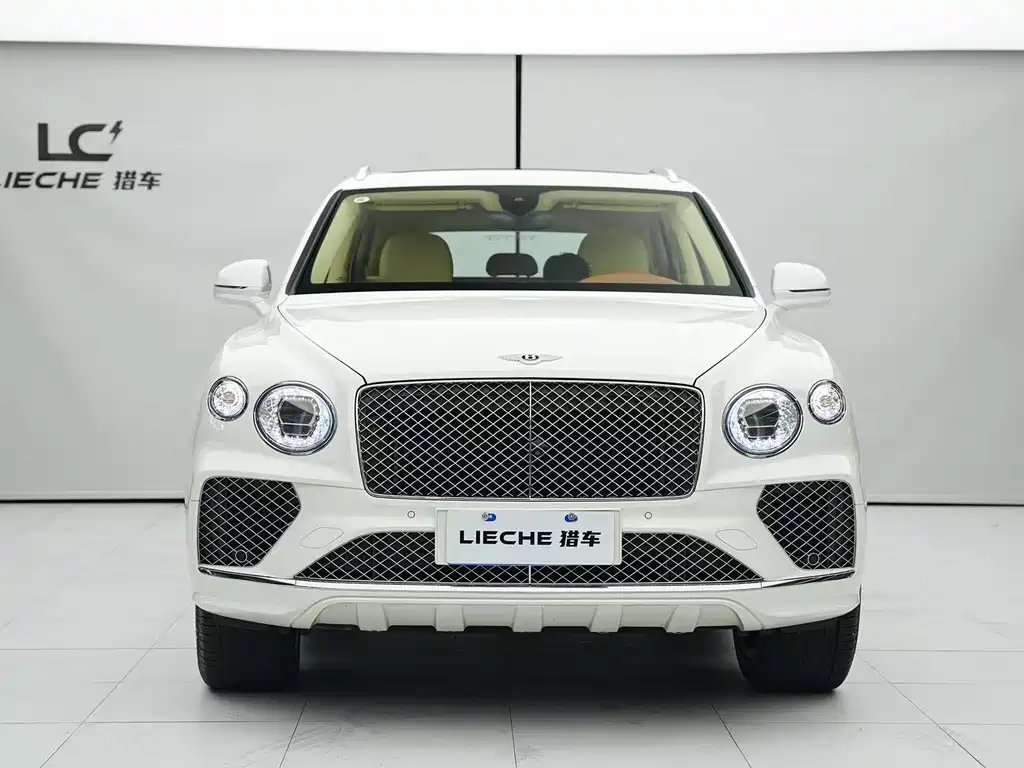 Bentley Bentayga 2021 — фото 2
