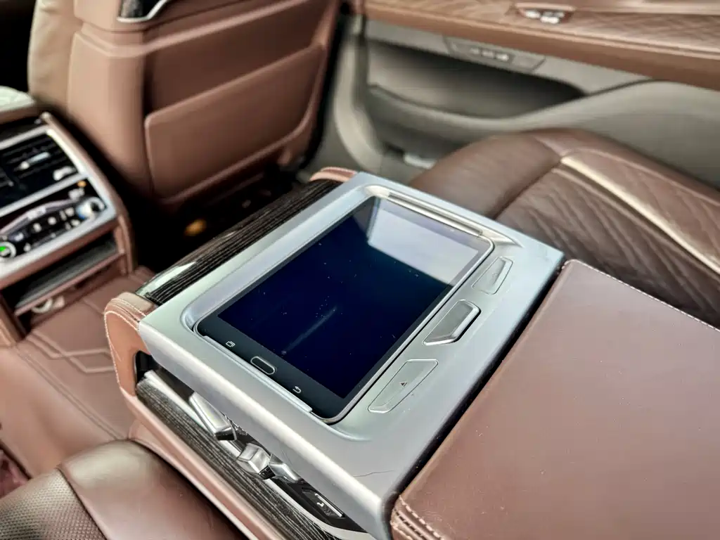 BMW 7 Series 2020 — фото 16