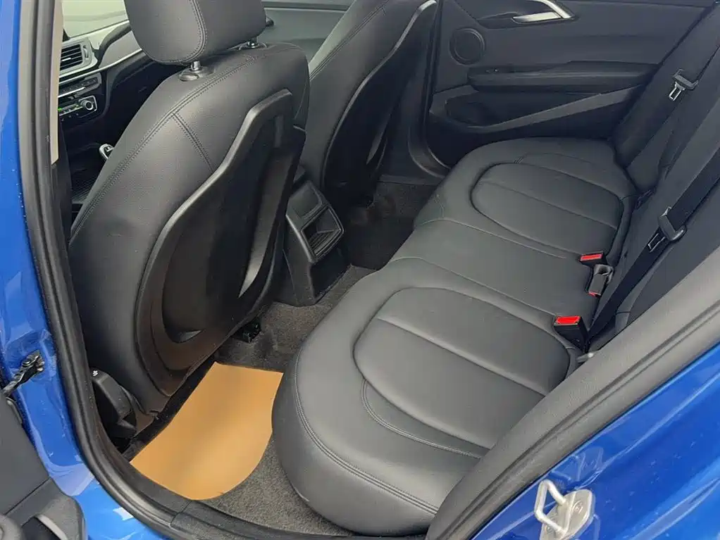 BMW 1 Series 2020 — фото 10