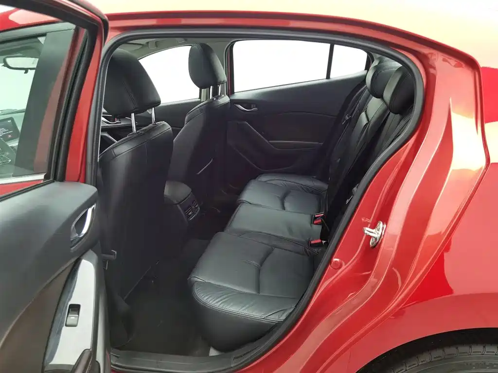 Mazda 3 Axela 2019 — фото 15