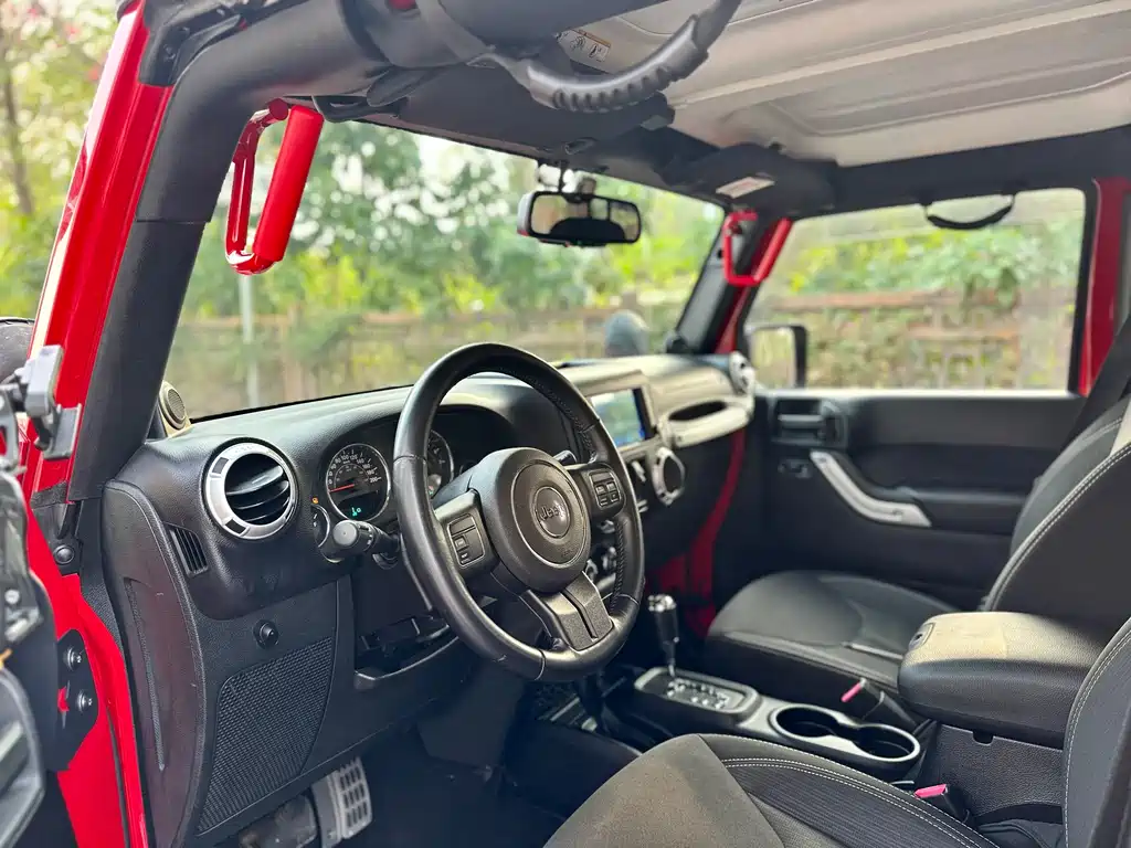 Jeep Wrangler 2015 — фото 11