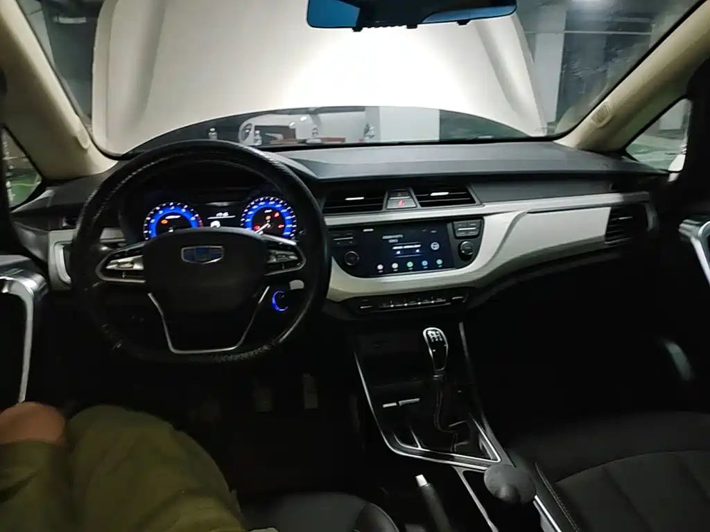 Geely Vision X3 2020 — фото 10