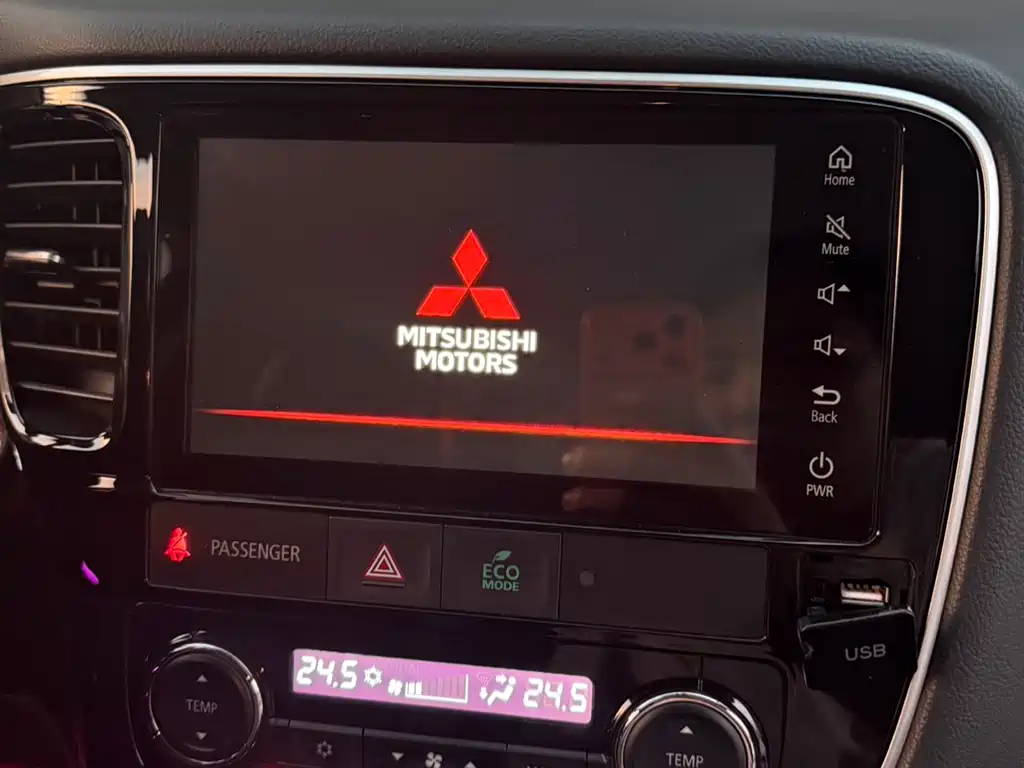 Mitsubishi Outlander 2022 — фото 6