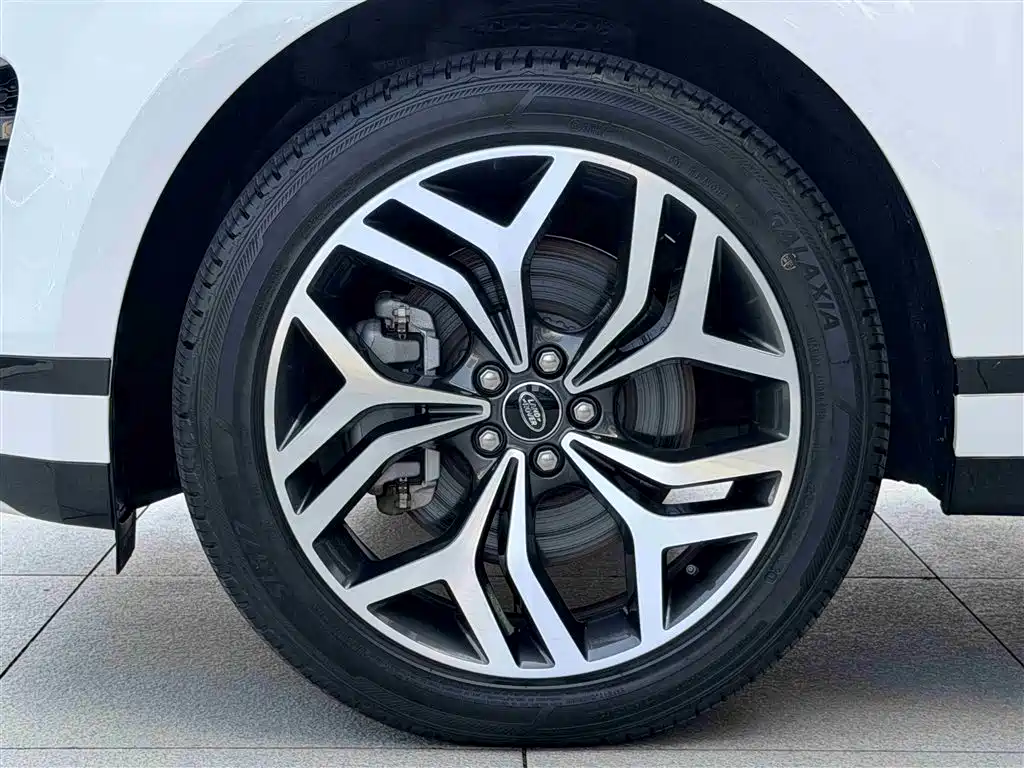 Land Rover Evoque 2023 — фото 11