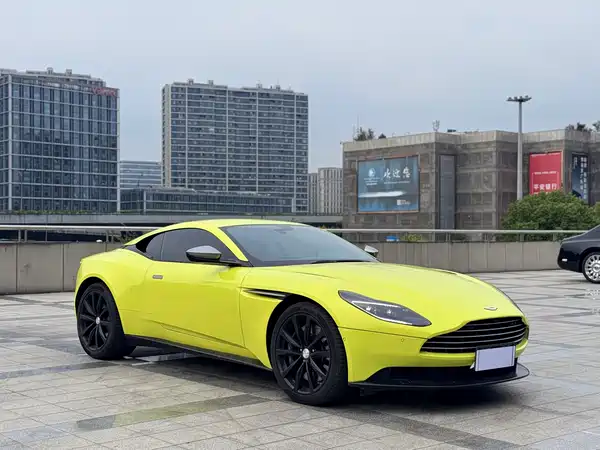 Aston Martin DB11 2019