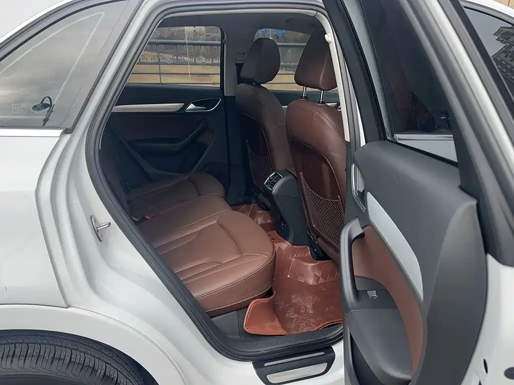 Audi Q3 2015 — фото 24