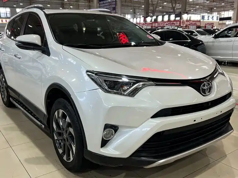 Toyota RAV4 2017 — фото 3