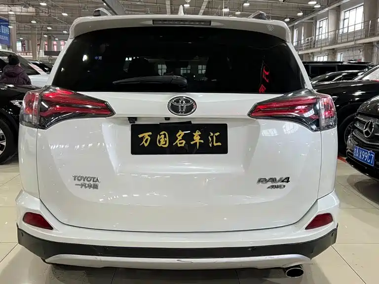 Toyota RAV4 2017 — фото 4