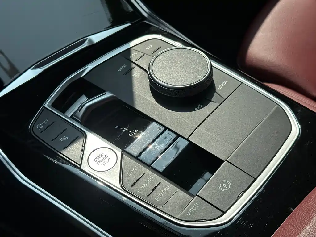 BMW 3 Series 2024 — фото 10