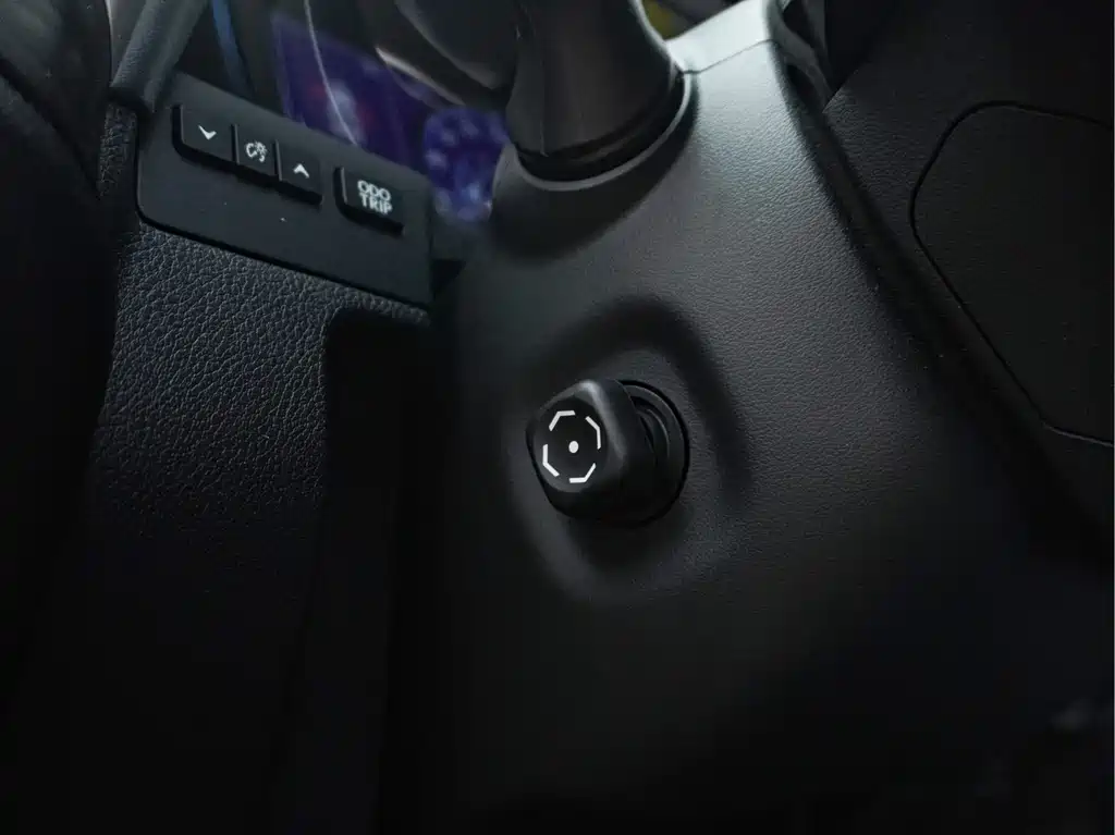 Lexus ES 2018 — фото 14