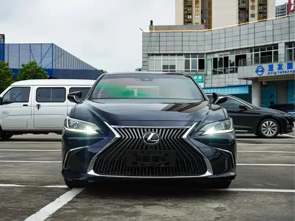 Lexus ES 2018