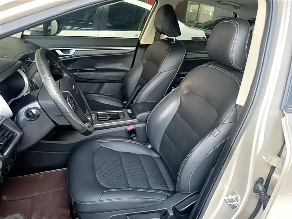 Geely Emgrand GS 2018 — фото 15