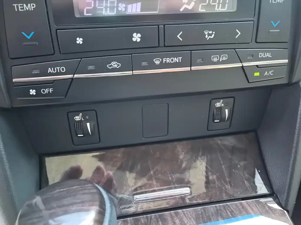 Toyota Camry 2015 — фото 21