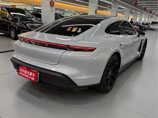 Porsche Taycan 2024