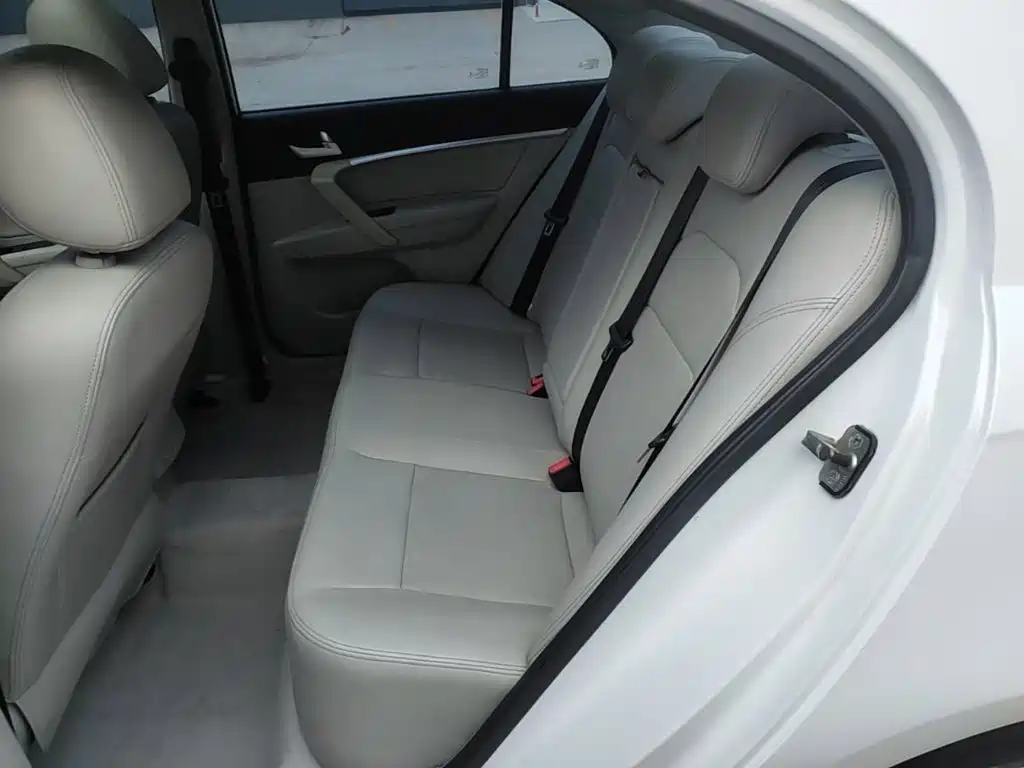 Geely Emgrand 2015 — фото 17