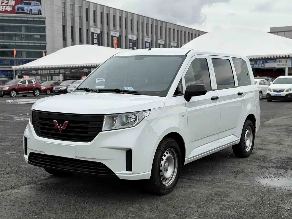 Wuling Hongguang PLUS 2023
