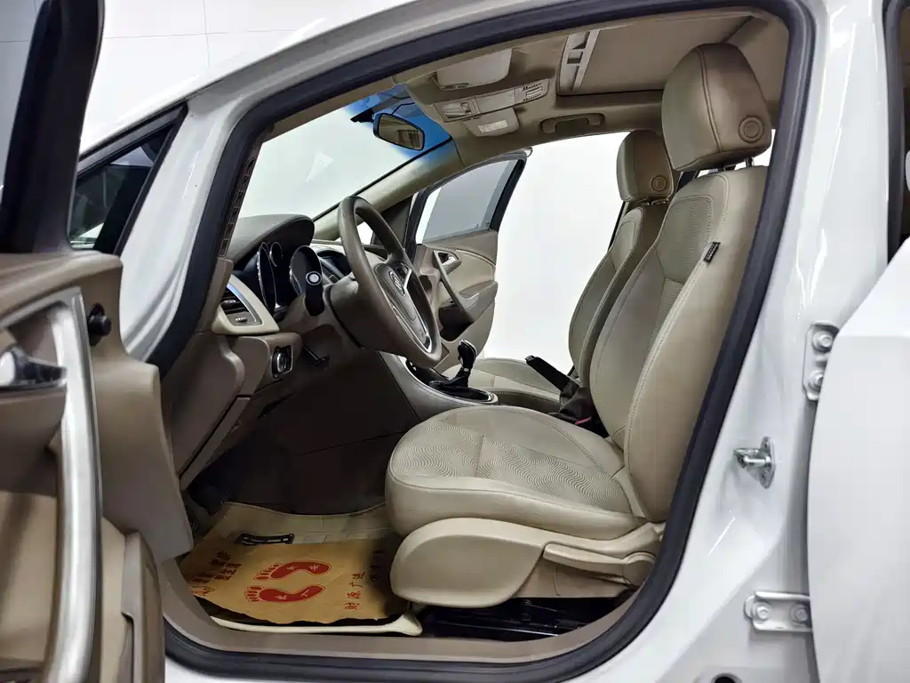 Buick Excelle 2015 — фото 11