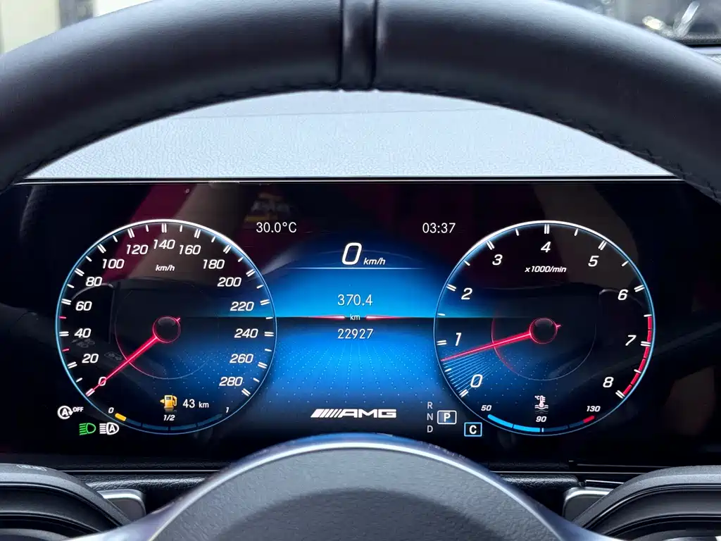 Mercedes-Benz GLB AMG 2023 — фото 17