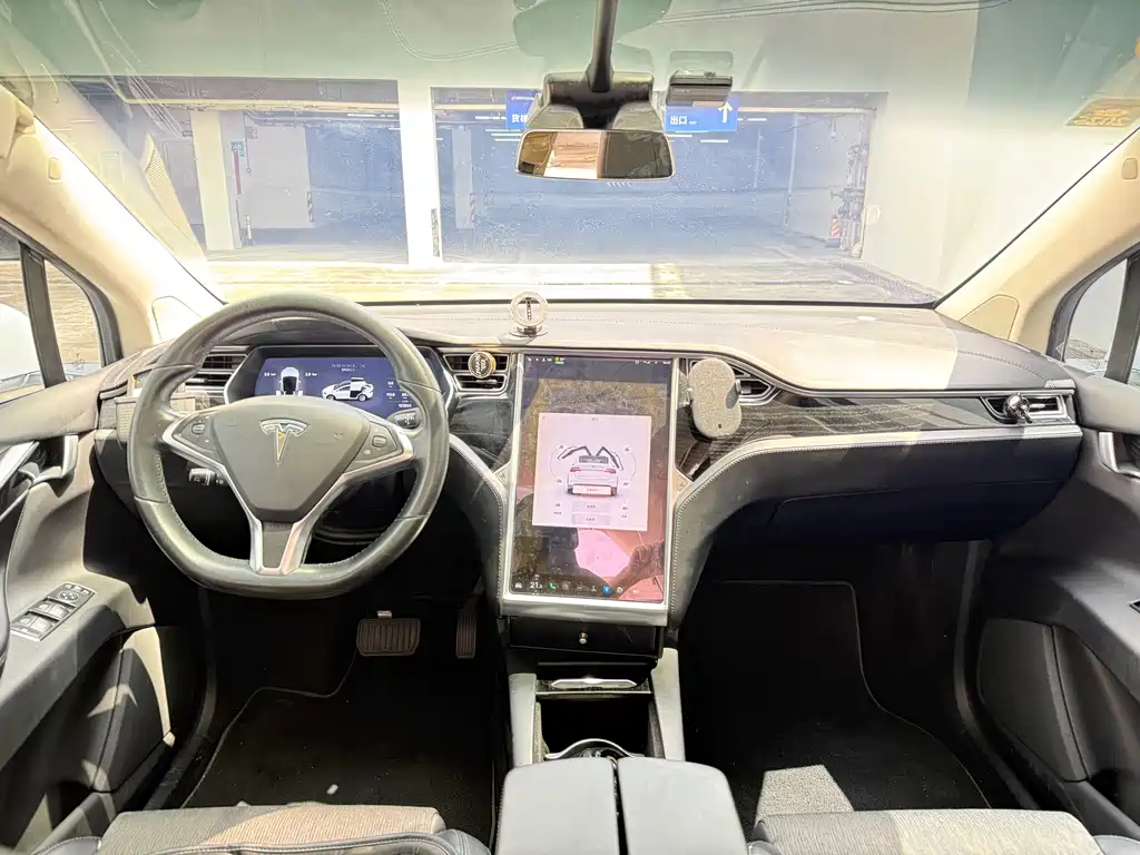 Tesla Model X 2017 — фото 14