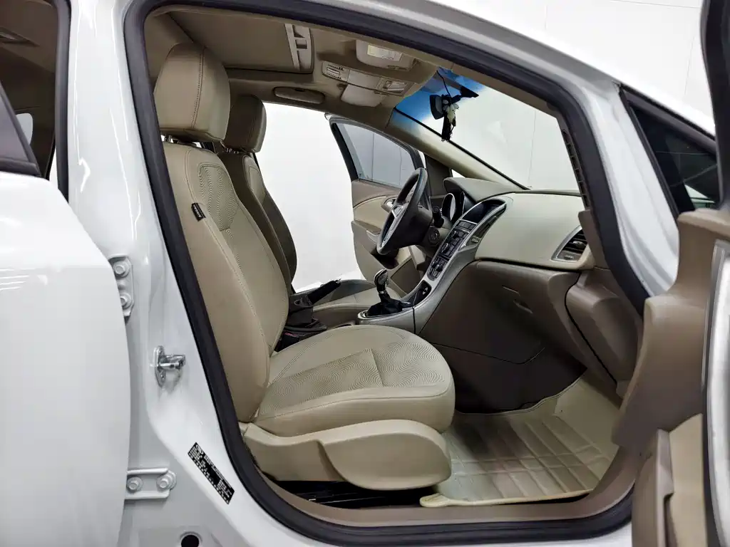 Buick Excelle 2015 — фото 14