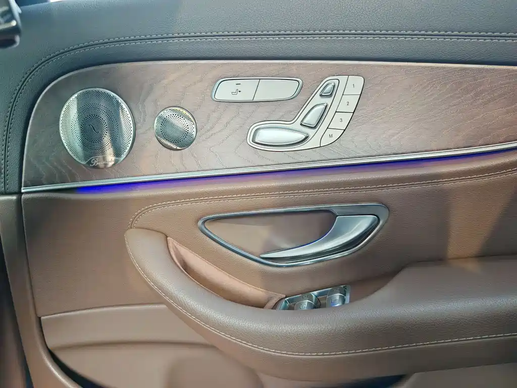 Mercedes-Benz E-Class 2022 — фото 12