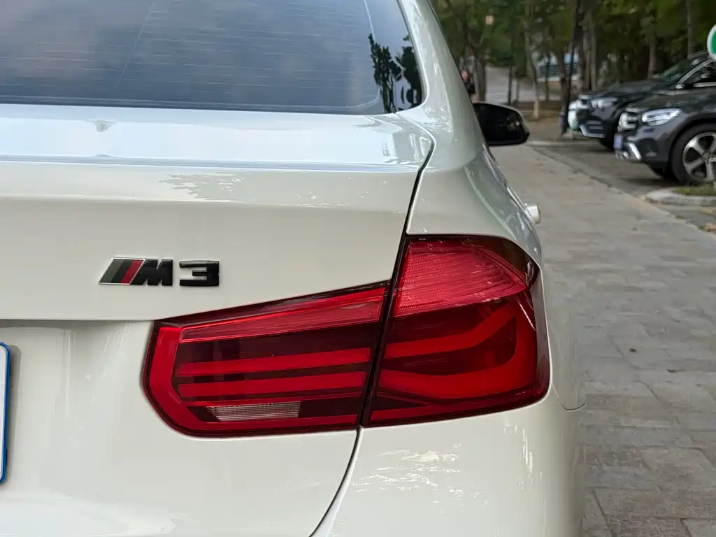 BMW 3 Series 2017 — фото 18