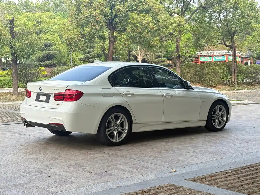 BMW 3 Series 2018 — фото 14