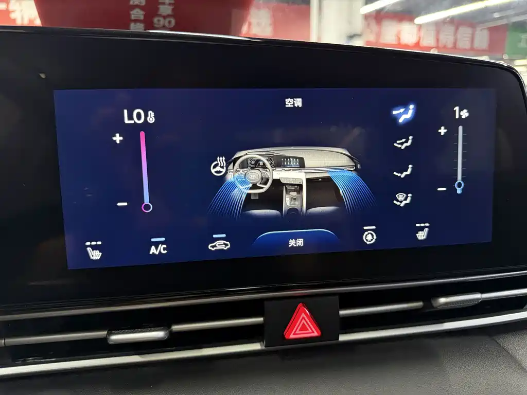 Hyundai Elantra 2023 — фото 16