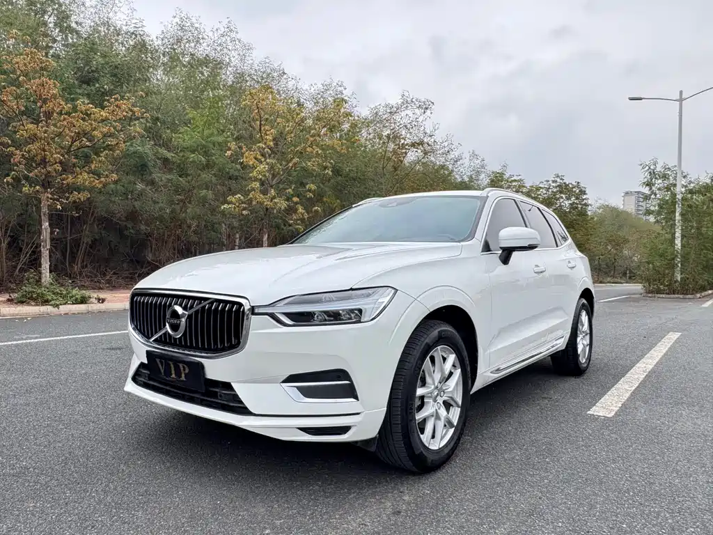 Volvo XC60 2019 — фото 1