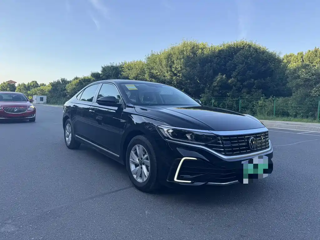 Volkswagen Passat PHEV 2025 — фото 3