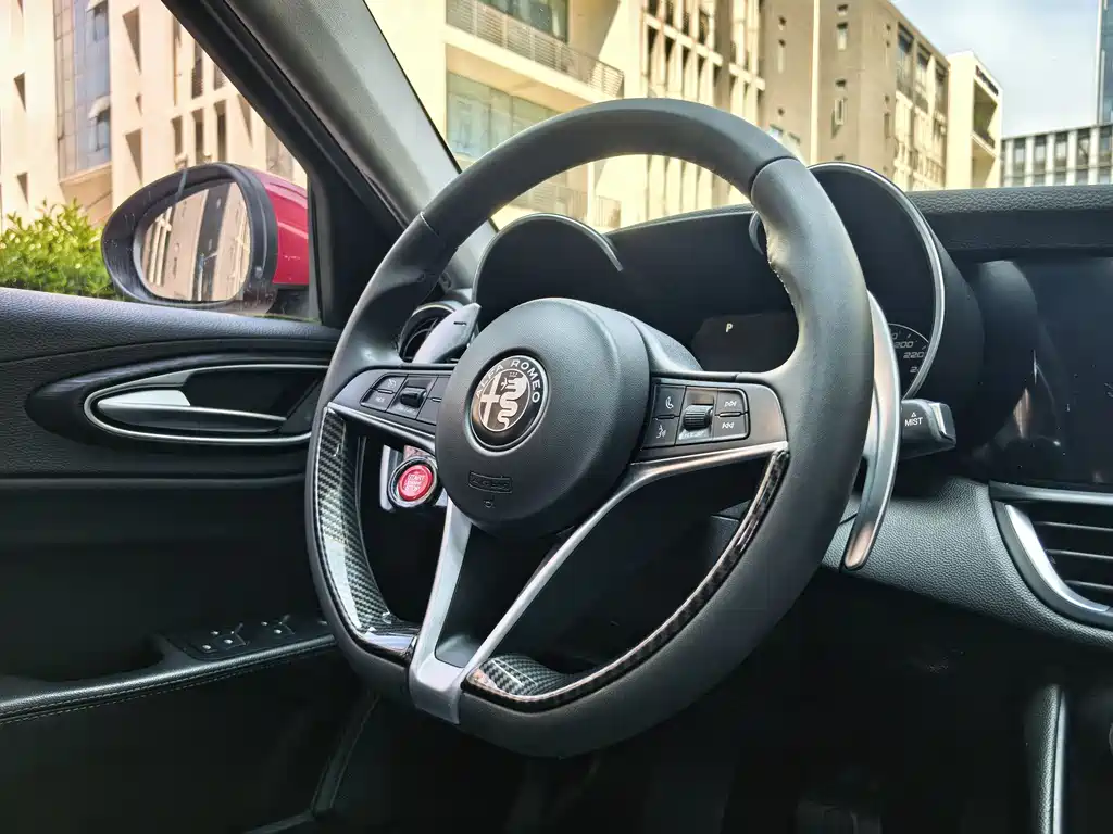 Alfa Romeo Giulia 2018 — фото 9