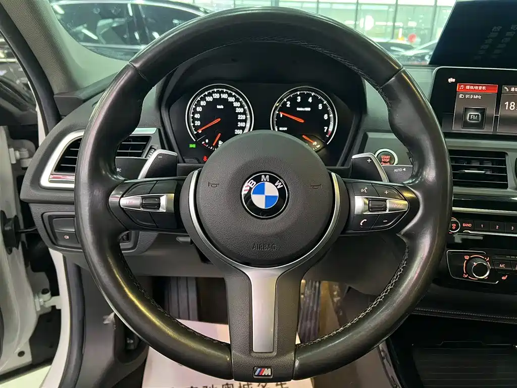 BMW 1 Series 2020 — фото 10