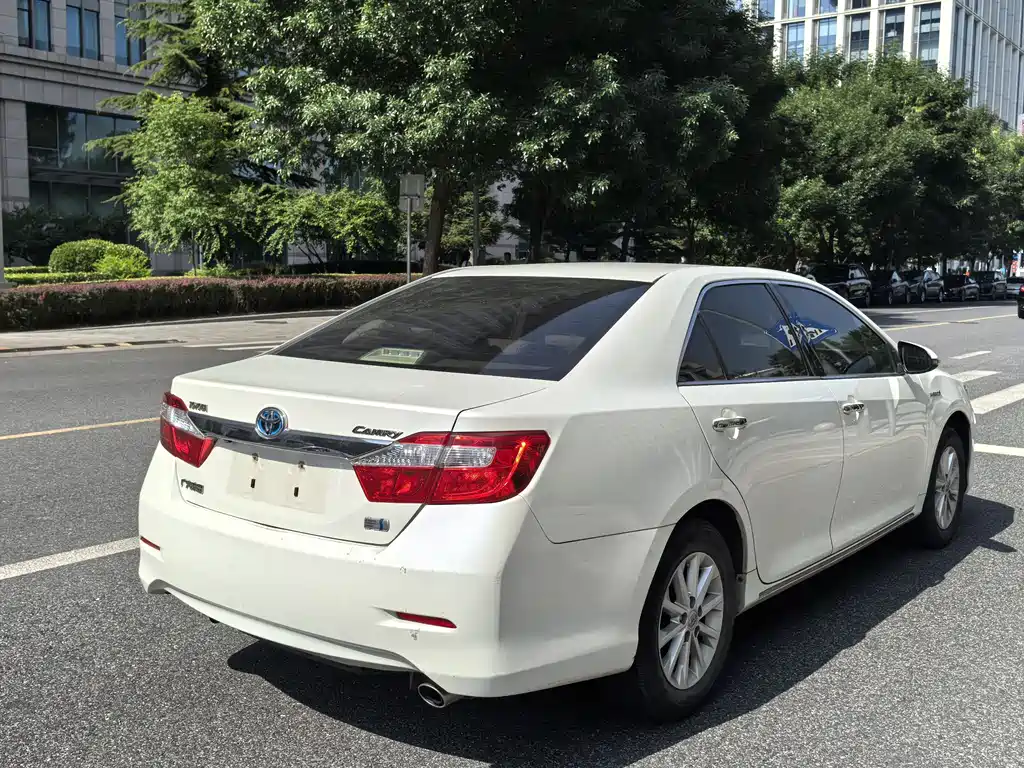 Toyota Camry 2014 — фото 5