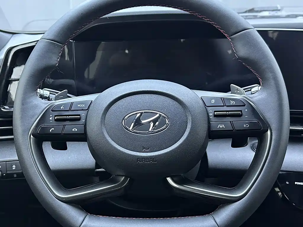 Hyundai Elantra 2023 — фото 12