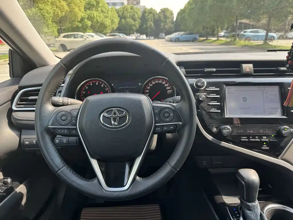 Toyota Camry 2018 — фото 7