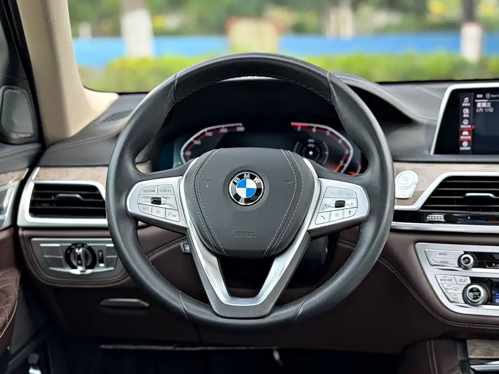 BMW 7 Series 2021 — фото 9