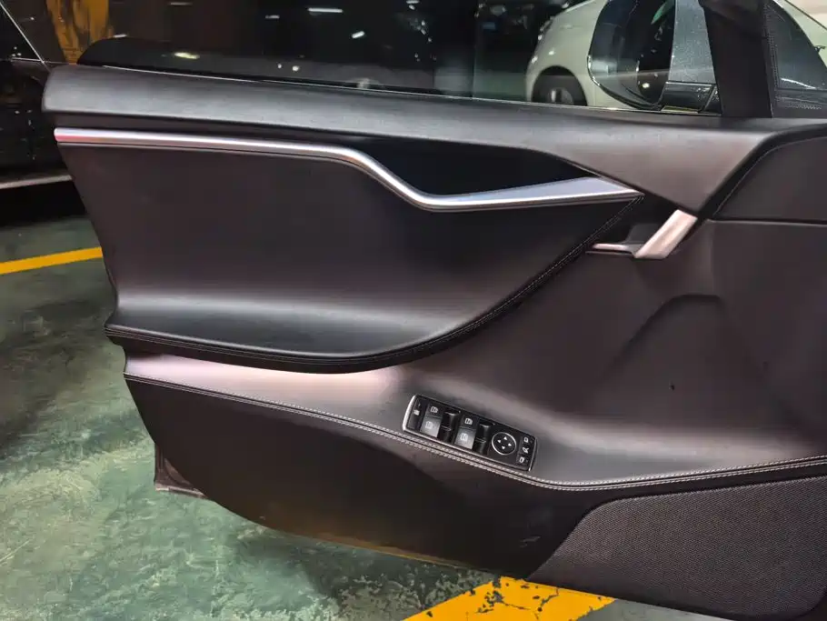 Tesla Model S 2016