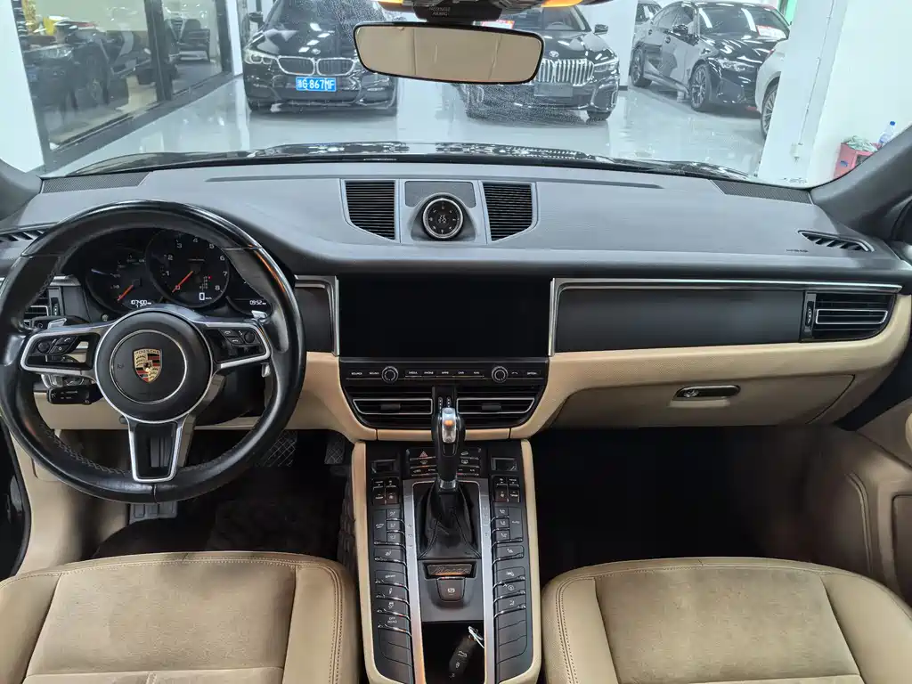 Porsche Macan 2019 — фото 10