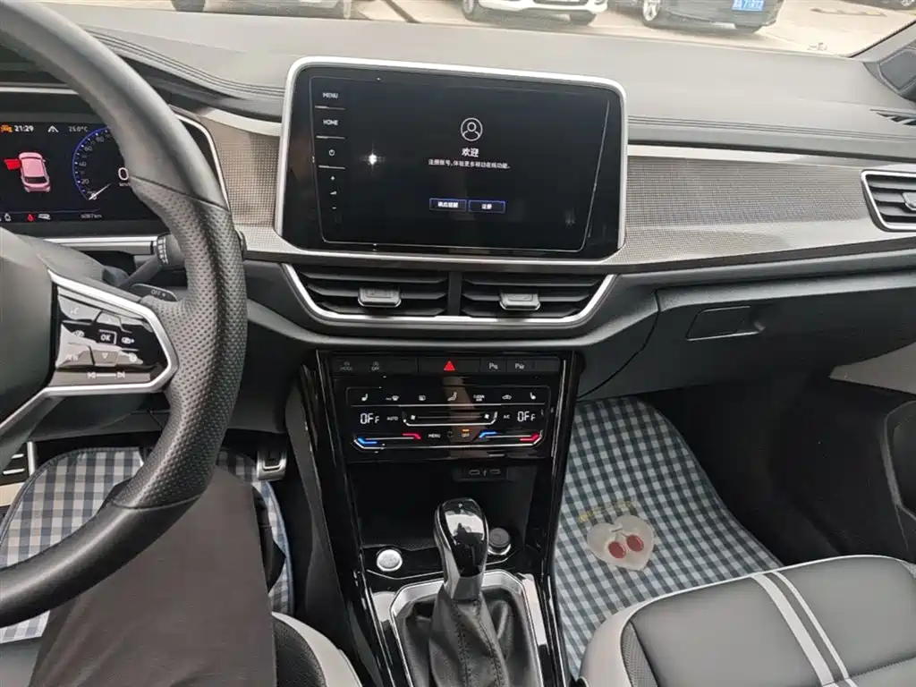 Volkswagen T-Roc 2023 — фото 13