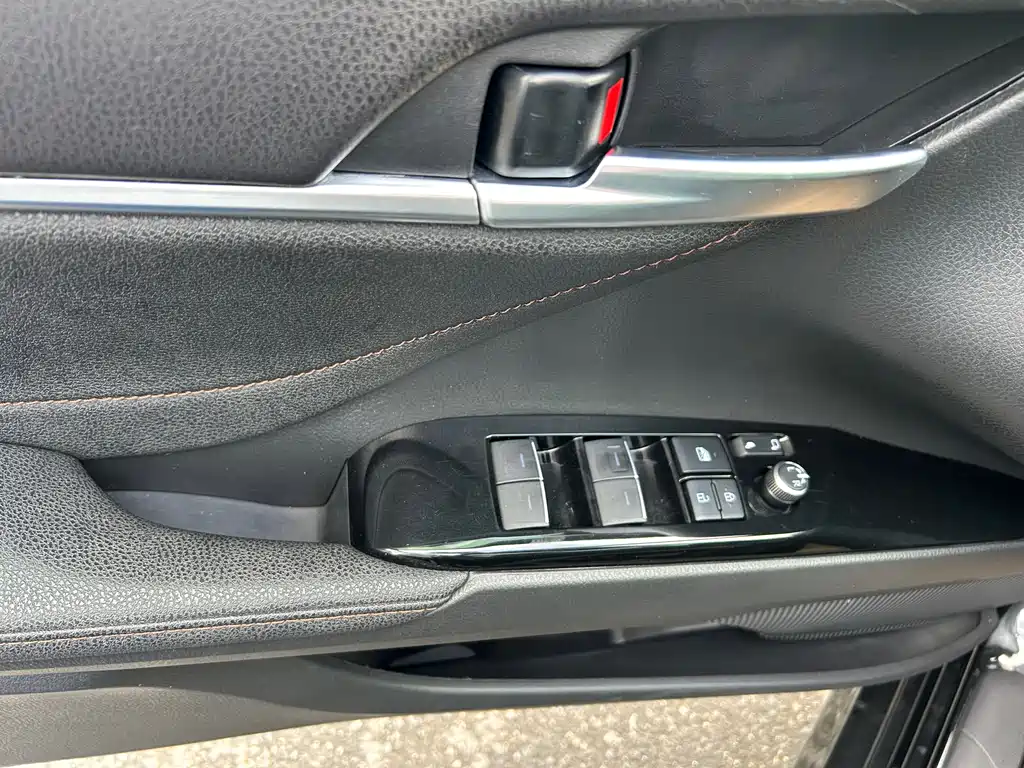 Toyota Camry 2023 — фото 15