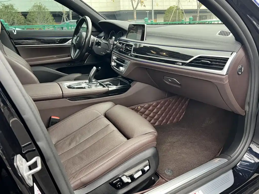 BMW 7 Series 2019 — фото 9