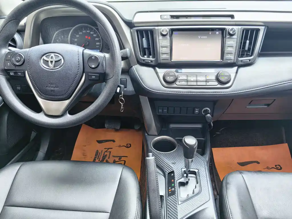 Toyota RAV4 2016 — фото 18