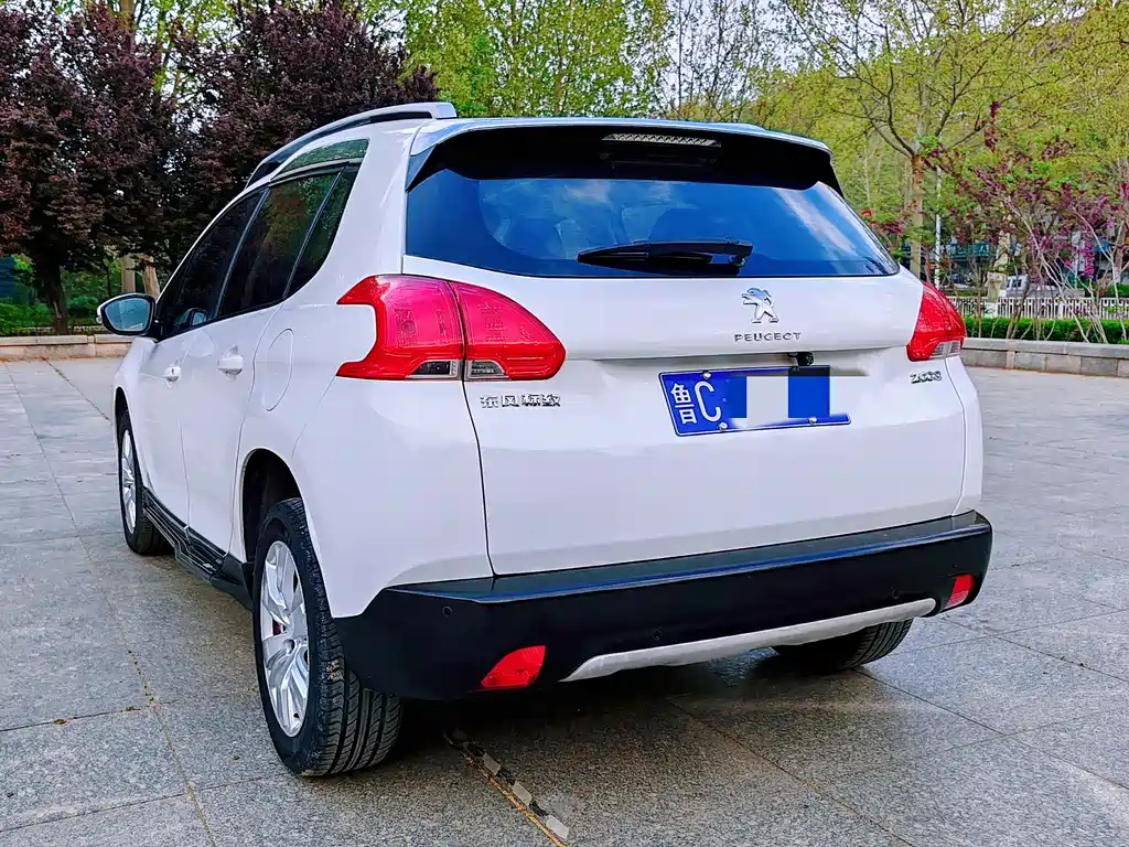 Peugeot 2008 2014 — фото 12