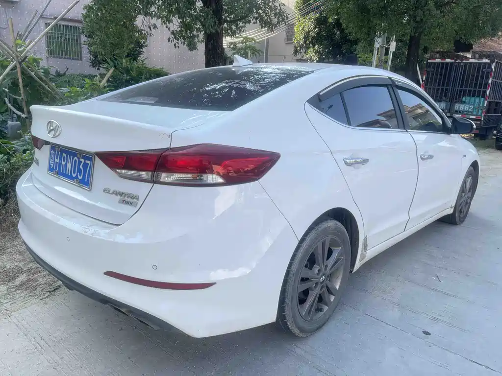 Hyundai Elantra 2018 — фото 5