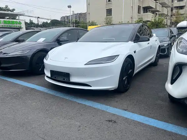 Tesla Model 3 2023
