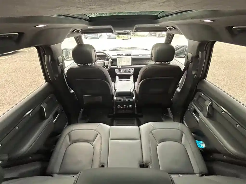 Land Rover Defender 2025 — фото 15