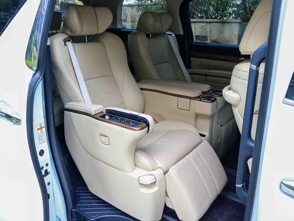 Toyota Alphard 2018 — фото 8