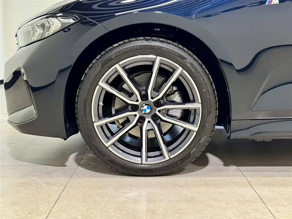 BMW 3 Series 2025 — фото 10